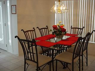 Executive Lakeside vacation rental dining area